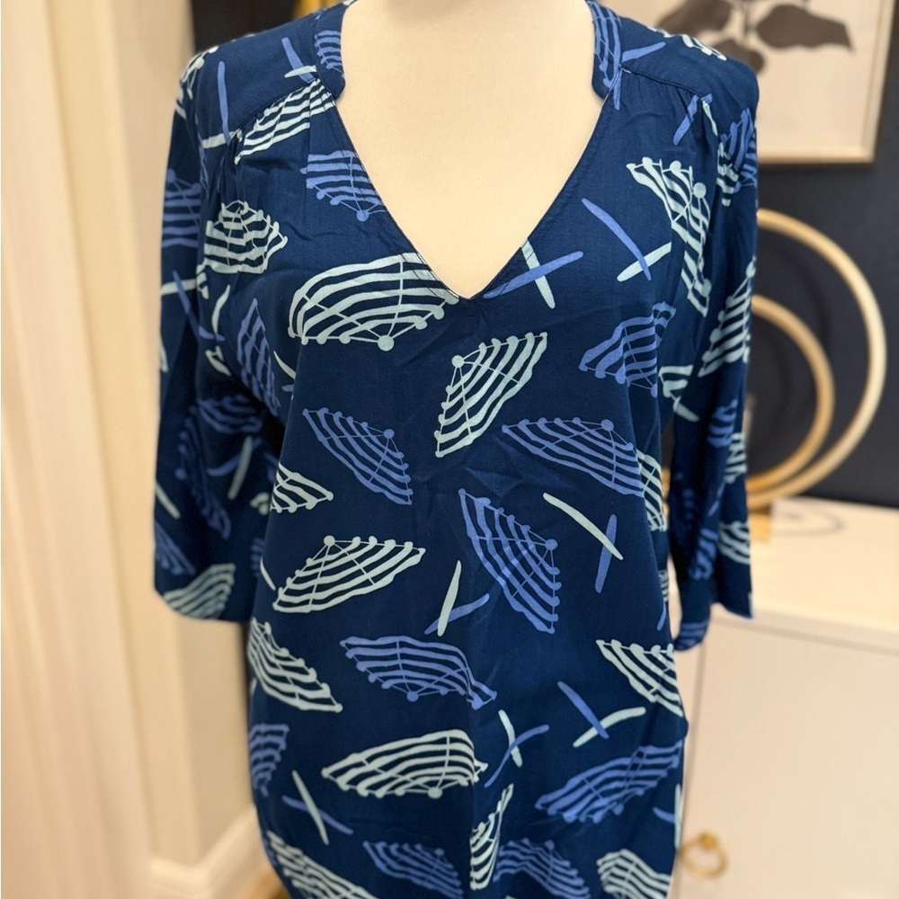 Escapada Blue V-Neck Patterned Blouse size Large